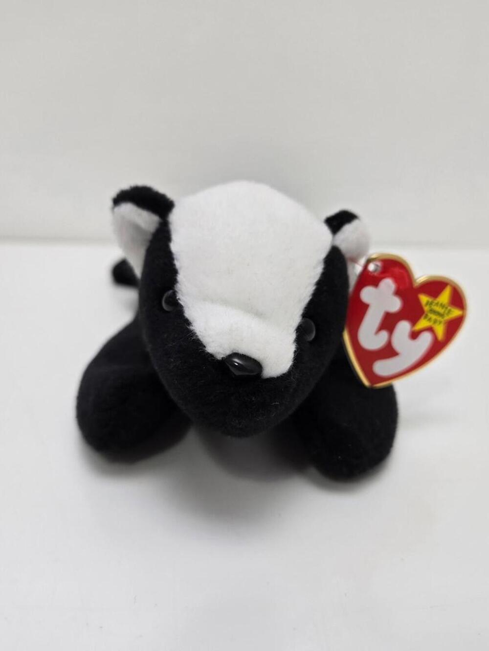 Ty Beanie Baby “Stinky” the Skunk! (8 inch)